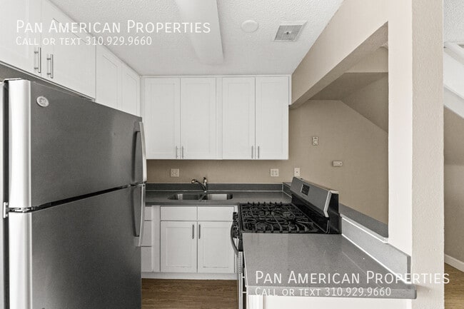 Building Photo - 15443 Van Buren St