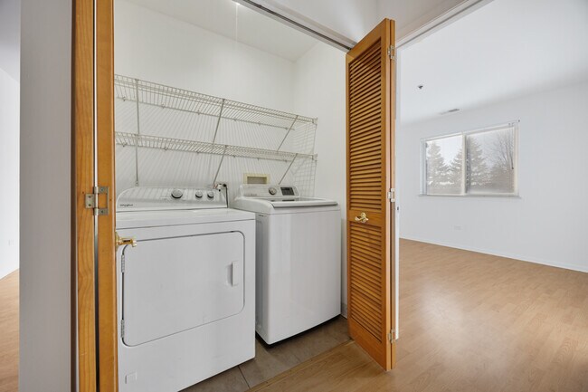 Building Photo - 881 N Swift Rd