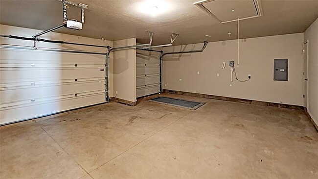 Building Photo - 2409 Ryder Dr