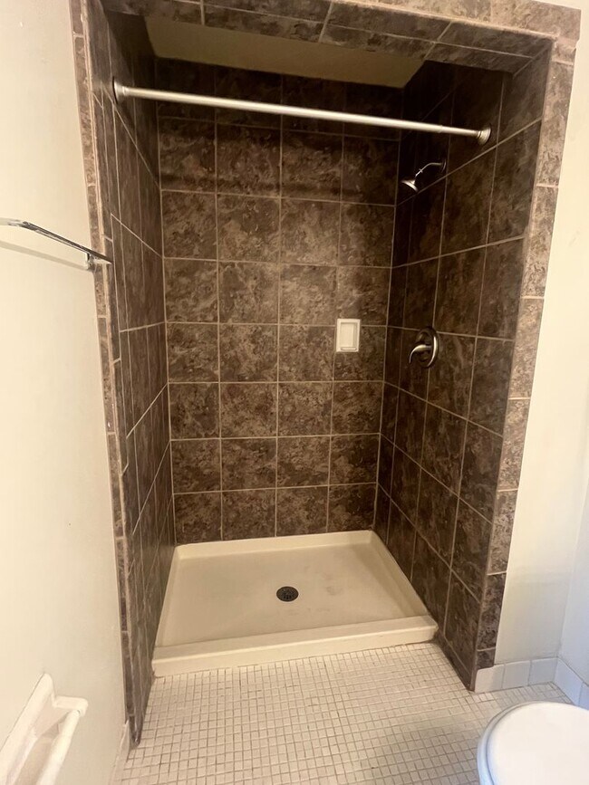 Building Photo - 3 Bedroom 2 1/2 Bath Townhome for August Move In!!