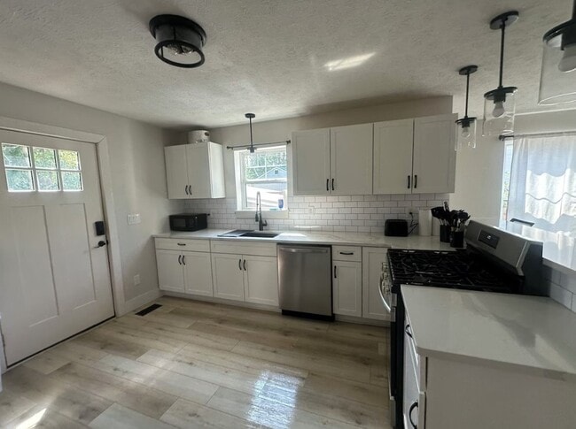 Building Photo - 161 West Ave