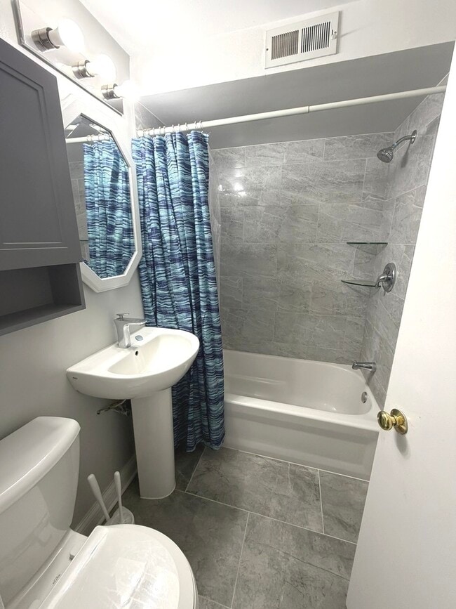 Building Photo - 2209 Douglas Ave