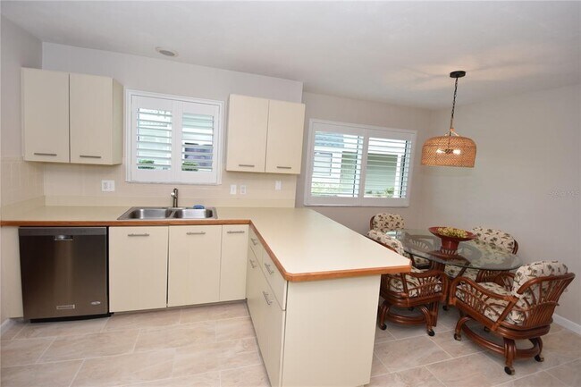 Building Photo - 26 Landings Ln