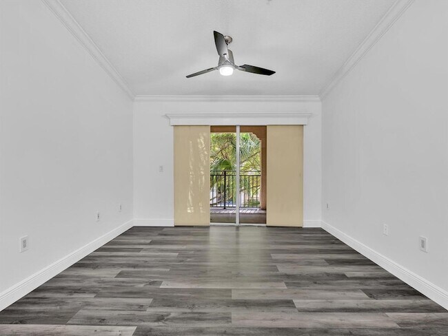 Building Photo - 2433 Centergate Dr