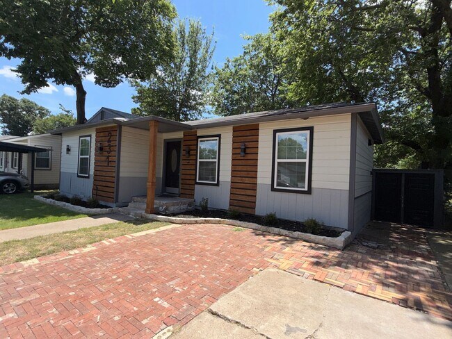 Building Photo - Spacious 3-Bedroom Home for Lease in Established Hurst Neighborhood