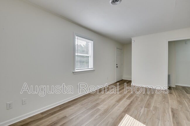 Building Photo - 3110 Arcadia Dr