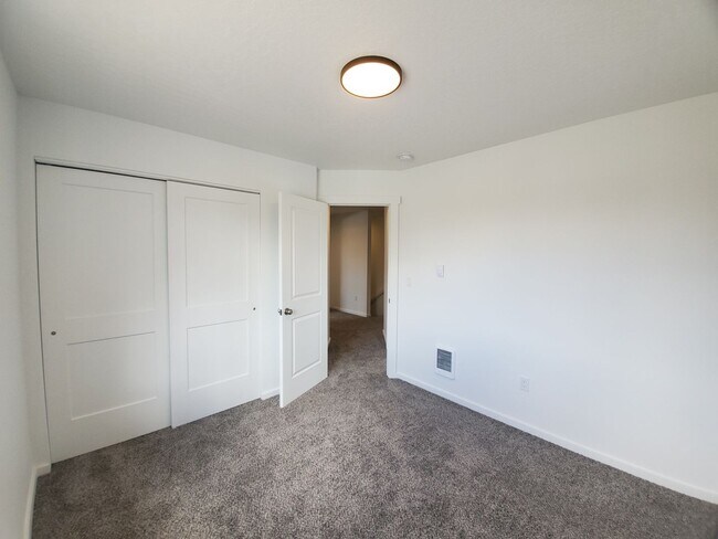Building Photo - Newer Build