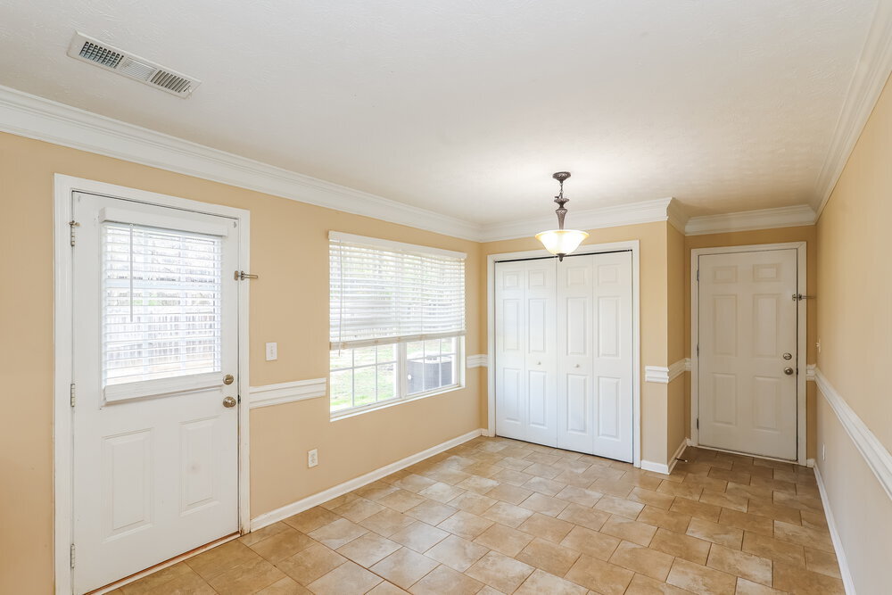 Building Photo - 10 Carey Ct