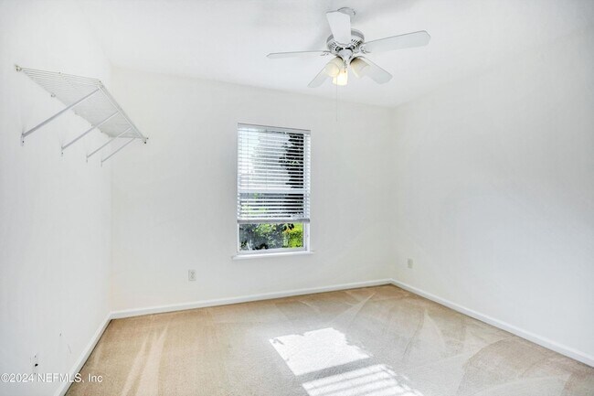 Building Photo - 657 MacKenzie Cir