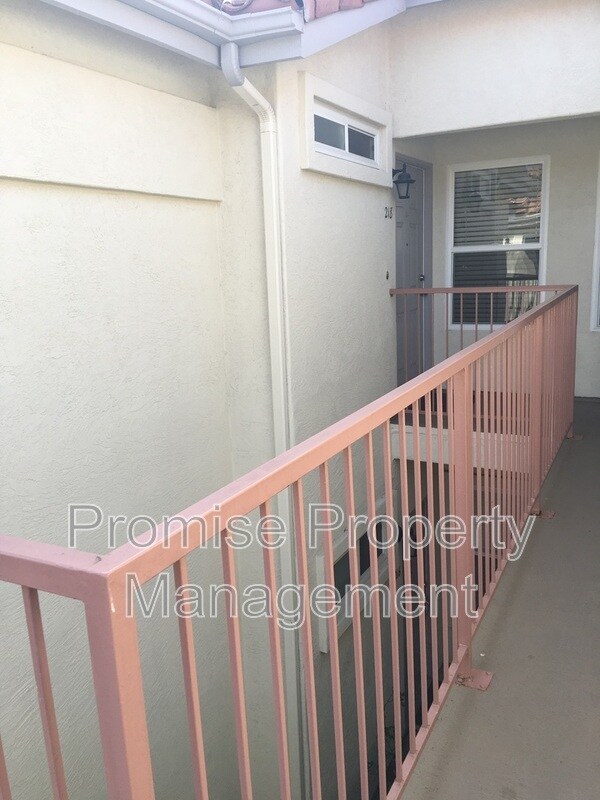 Building Photo - 565