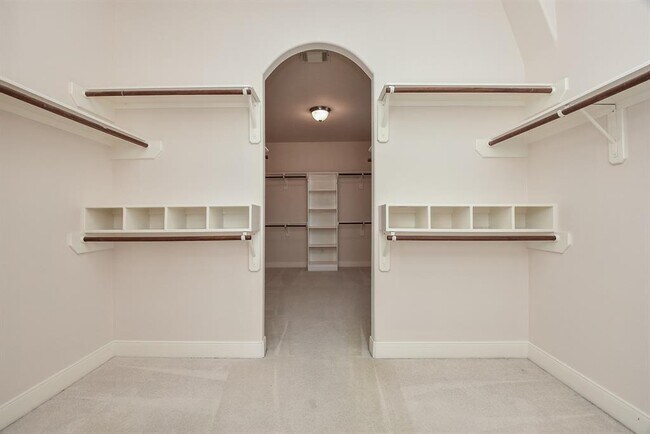 Building Photo - 3830 Parkside Dr