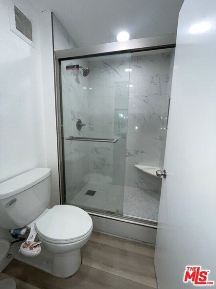 Building Photo - 600 W 9th St