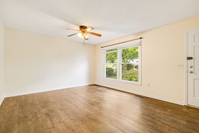 Building Photo - West Asheville 3BR with Fenced Yard & Bonus Room