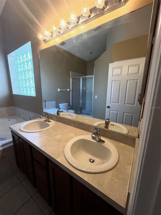 Building Photo - East Lake Reserve Home