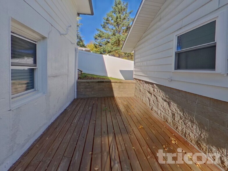 Building Photo - 16377 Duluth Ave SE