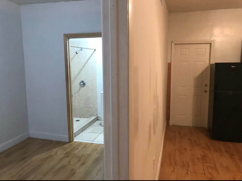 Building Photo - 15500 SW 12th Ter