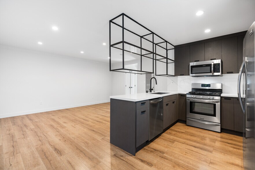 Building Photo - 5941 Comey Ave