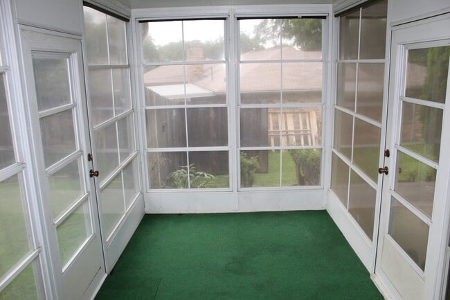 Building Photo - 3 BEDROOM, NORTH BELTON