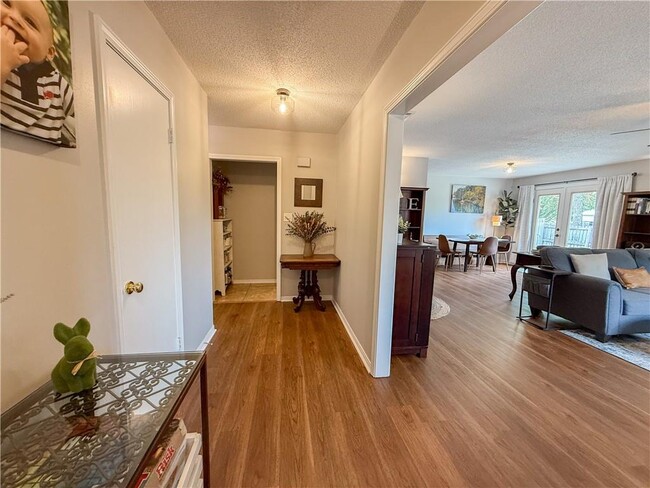 Building Photo - 905 Deer Run Dr