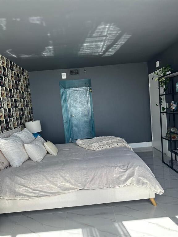 Building Photo - 7601 E Treasure Dr