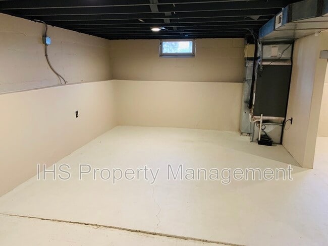 Building Photo - 426 Barth Ave