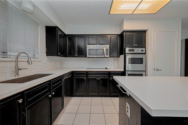 Building Photo - 15030 St Cloud Dr