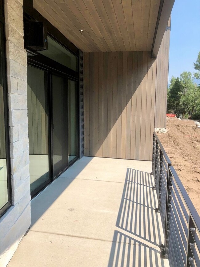 Building Photo - Long Term Rental- River West 914