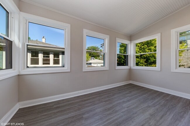 Building Photo - 1127 Hannah Ave