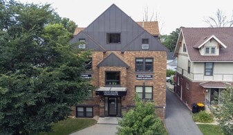 Building Photo - Newhouse