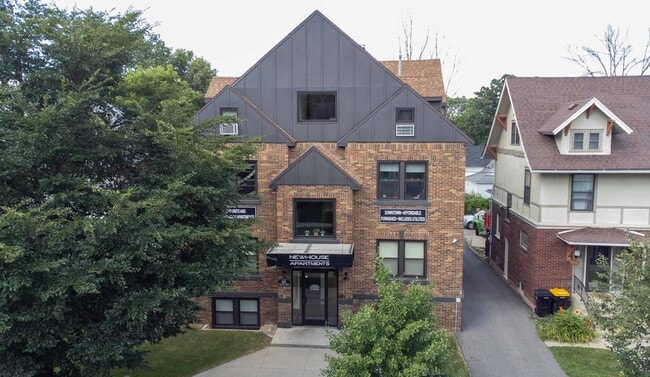 Building Photo - Newhouse