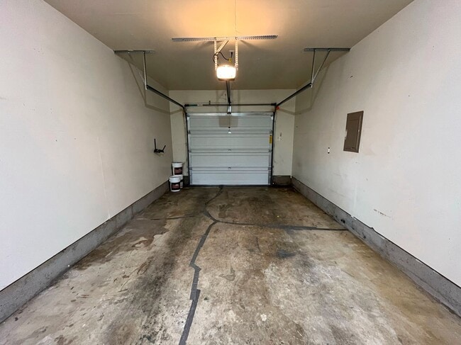 Building Photo - howad01