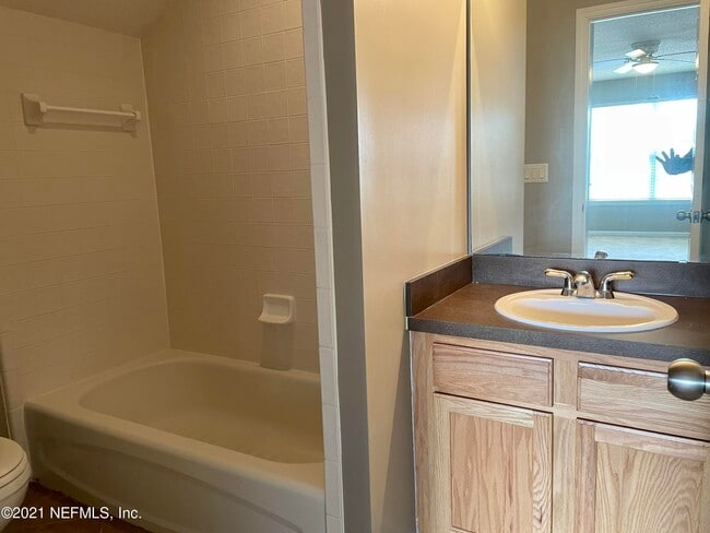 Building Photo - 400 Bayridge Ct