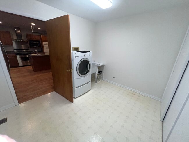 Building Photo - 112 Braemar Dr