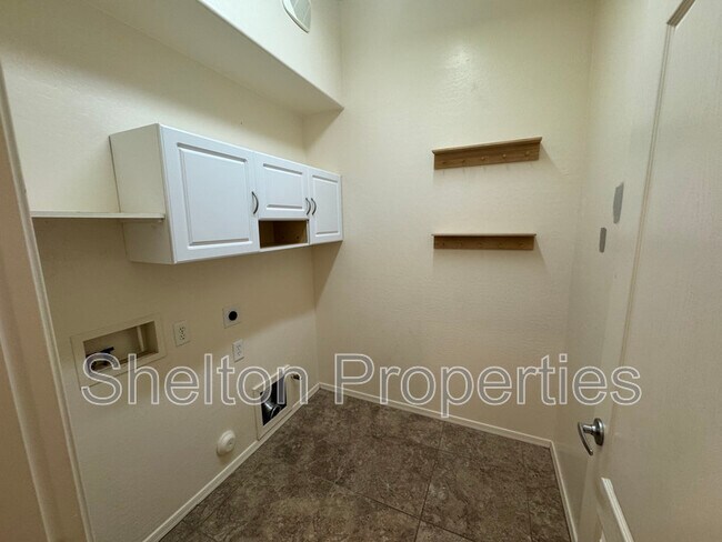 Building Photo - 21163 W Sunrise Ln