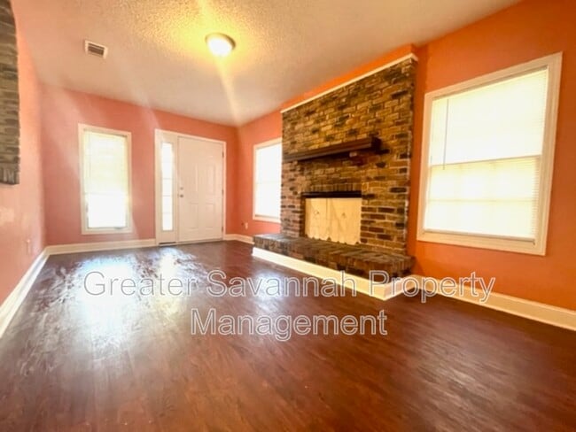 Building Photo - 320 Chatham Villa Dr