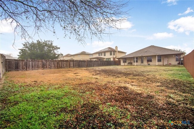 Building Photo - 200 Memory Ln