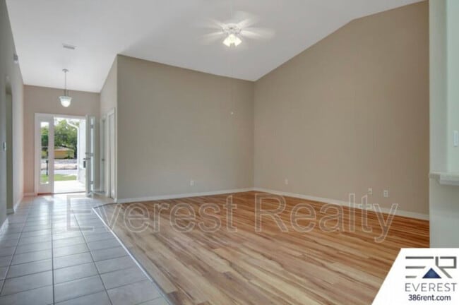 Building Photo - 27 Raintree Pl