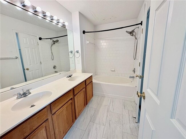 Building Photo - 1667 Woodsford Rd