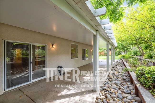 Building Photo - 51 Tulip Tree Cir