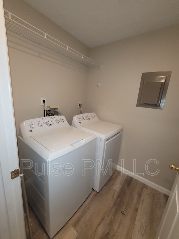 Building Photo - 2990 Sequoia Dr