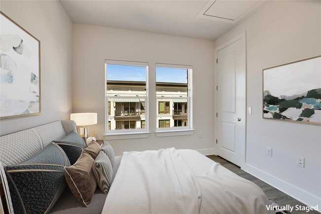 Building Photo - 1301 Town Creek Dr