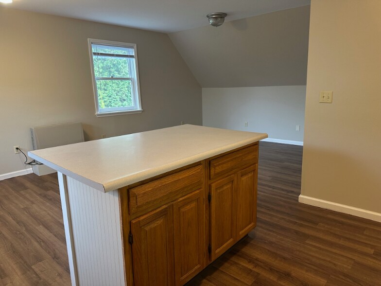 Building Photo - 2 Brickyard Rd