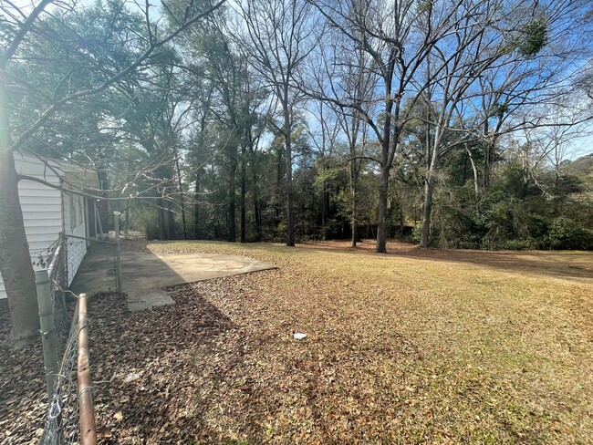 Building Photo - ** 4 bed 2 bath located in Prattville ** C...