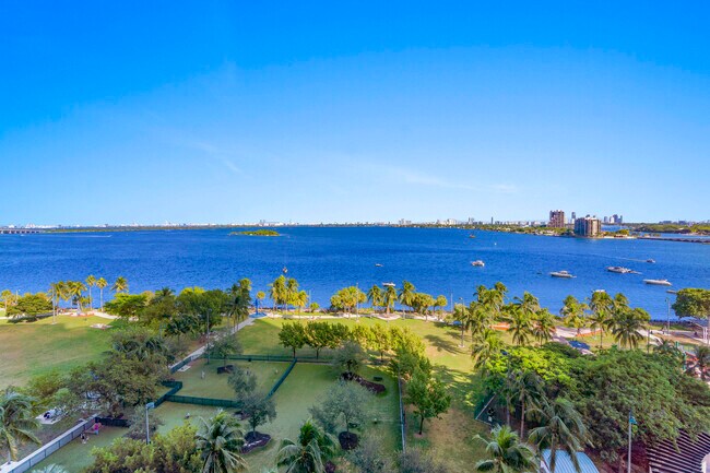 Building Photo - 1800 N Bayshore Dr