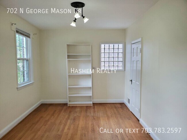 Building Photo - 702 N George Mason Dr