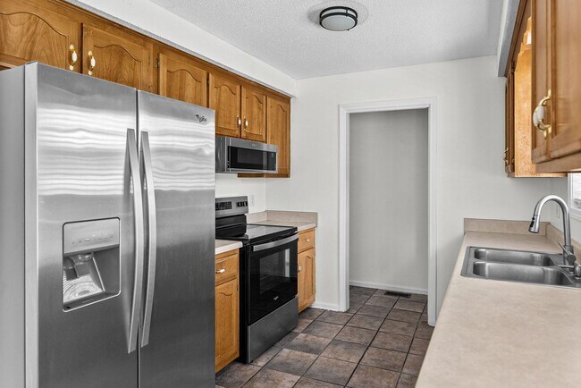 Building Photo - 409 Sandburg Dr