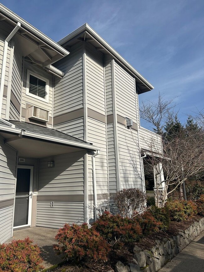 Building Photo - Cute Condo w/ 2 Beds 2 Baths and Balcony in Beaverton!