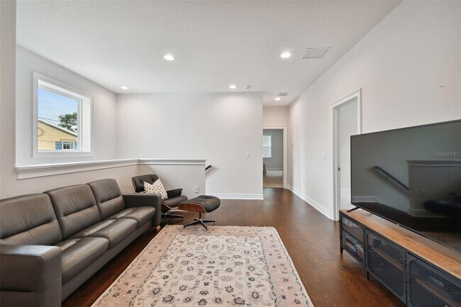 Building Photo - 5700 Interbay Blvd