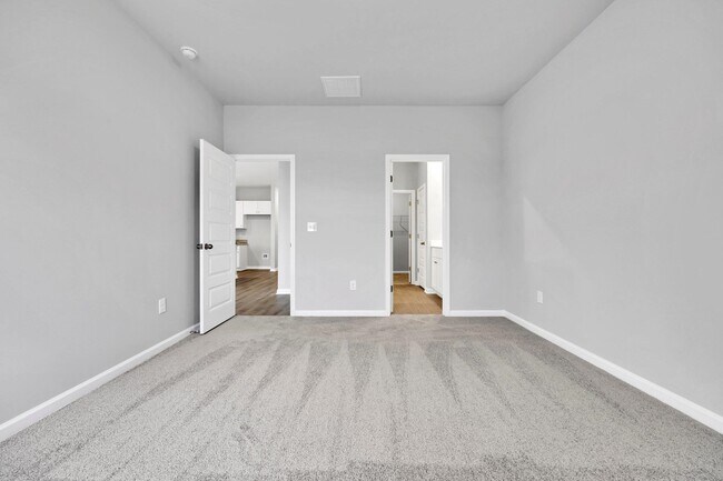 Building Photo - 138 Talladega Dr