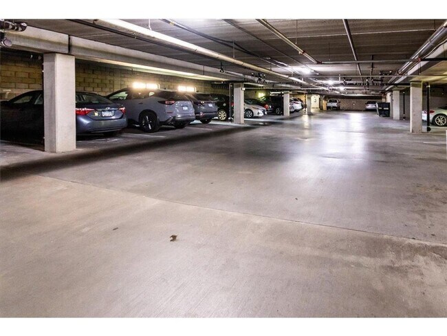 Building Photo - Sparkling 2 Bedroom Condo in Southwest Sta...